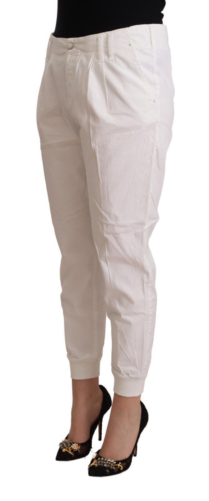 With chic white tapered cropped pants